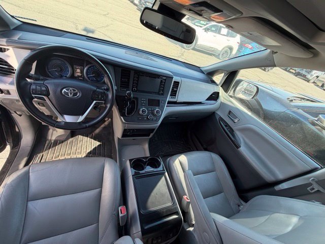 Used 2020 Toyota Sienna XLE FWD image 17