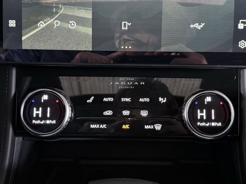 Used 2023 Jaguar F-PACE SVR image 35