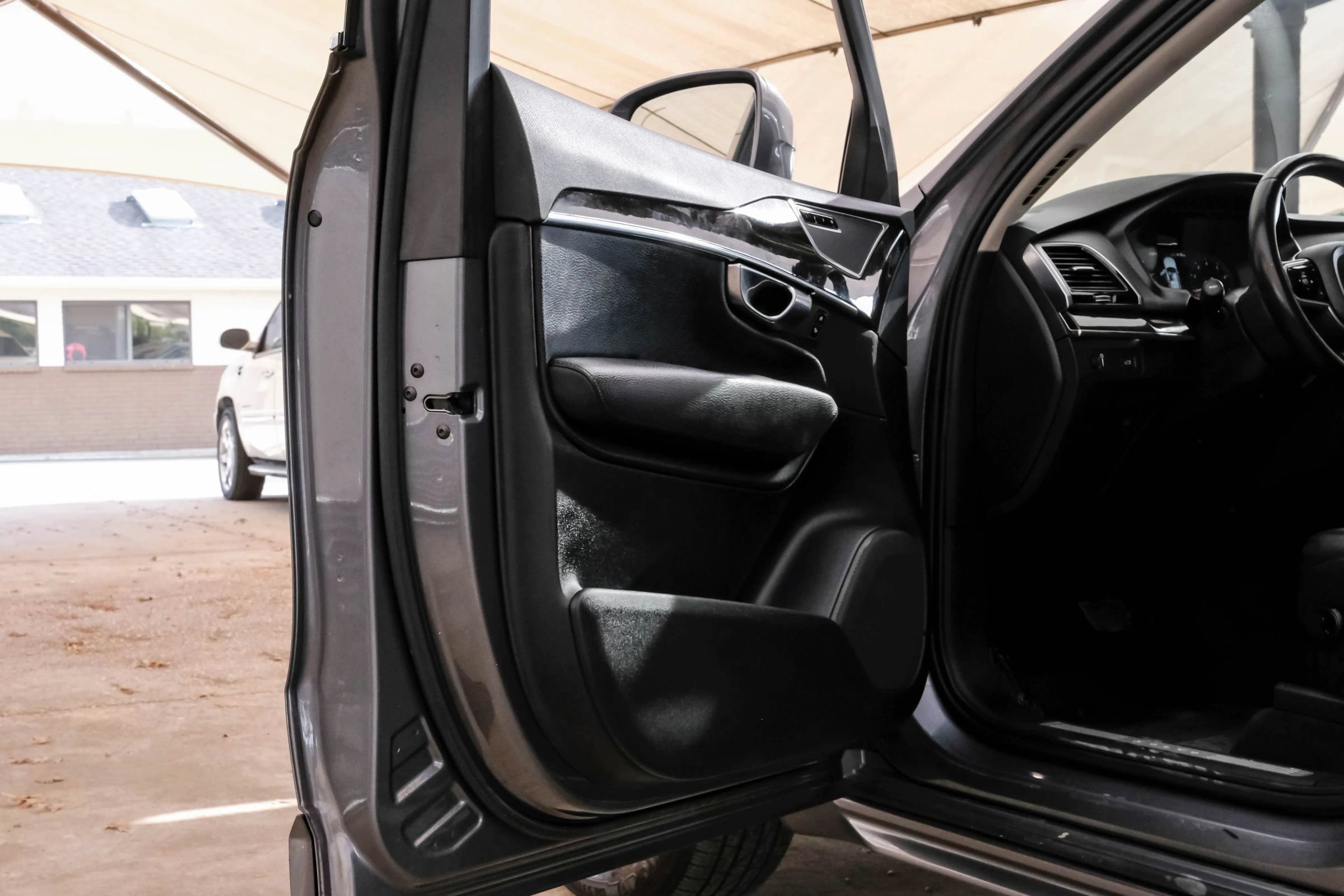 Used 2017 Volvo XC90 T5 Momentum w/ Vision Package FWD image 43