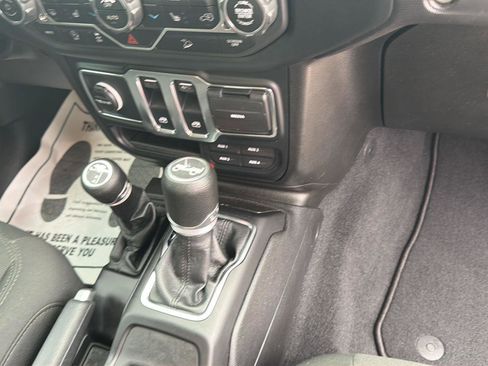 Used 2019 Jeep Wrangler Sport AWD/4WD image 29