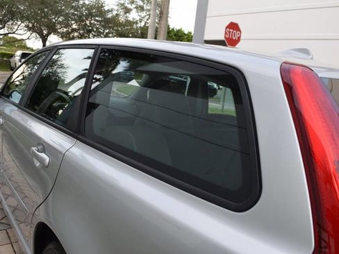 Used 2011 Volvo V50 T5 image 33