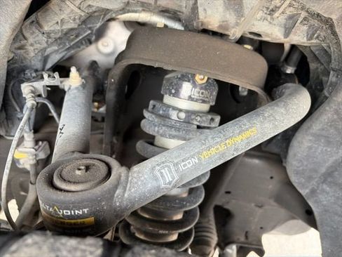 Used 2023 Chevrolet Silverado 1500 LT Trail Boss w/ LPO, Dark Essentials Package AWD/4WD image 18