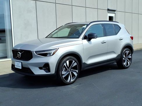 Certified 2023 Volvo XC40 B5 Plus w/ Climate Package AWD/4WD image 1