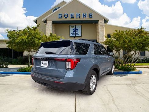 Used 2025 Ford Explorer Active RWD image 5