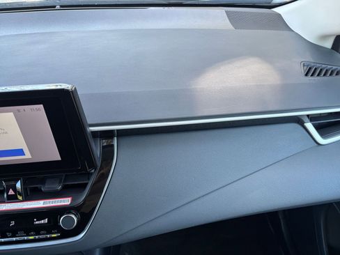 Used 2025 Toyota Corolla LE image 36