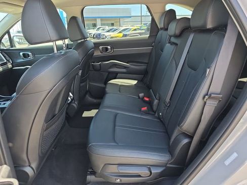 Used 2025 Kia Sorento S w/ Panoramic Sunroof Package FWD image 11