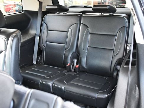 Used 2021 GMC Acadia Denali w/ Denali Technology Package FWD image 16