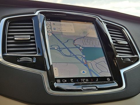 Certified 2023 Volvo XC90 B6 Ultimate w/ Protection Package image 17