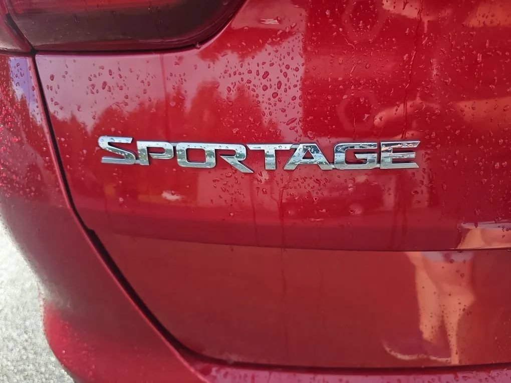 Used 2020 Kia Sportage LX AWD/4WD image 16