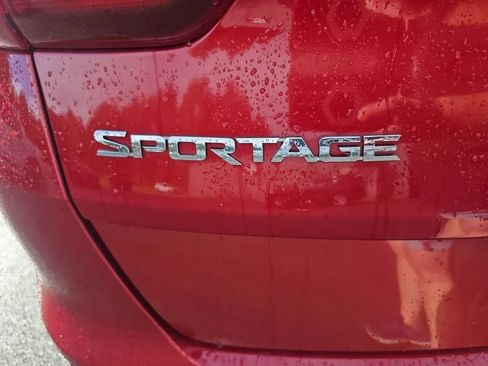 Used 2020 Kia Sportage LX AWD/4WD image 16
