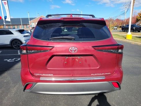 Certified 2022 Toyota Highlander Platinum image 6