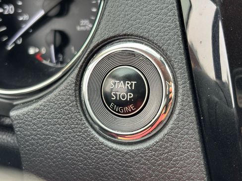 Used 2019 Nissan Rogue SV AWD/4WD image 22