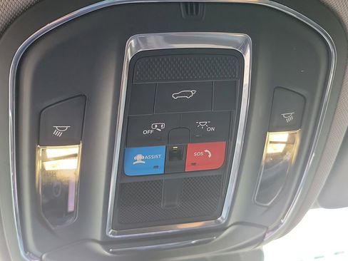 Used 2023 Jeep Grand Cherokee Limited w/ Luxury Tech Group II AWD/4WD image 18