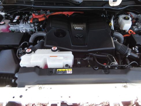 Used 2023 Toyota Sequoia Capstone AWD/4WD image 30