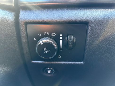 Used 2019 Jeep Grand Cherokee Altitude image 23