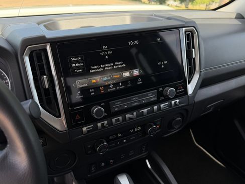 Used 2025 Nissan Frontier SV w/ SV Convenience Package RWD image 17