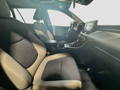 Used 2020 Toyota RAV4 XLE w/ Convenience Package AWD/4WD image 28