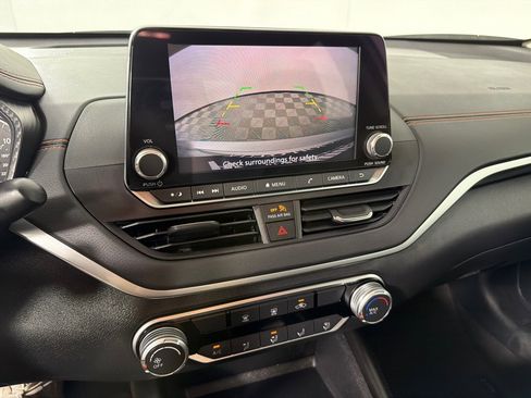 Used 2022 Nissan Altima 2.5 SR FWD image 14