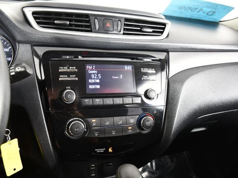 Used 2015 Nissan Rogue S AWD/4WD image 25