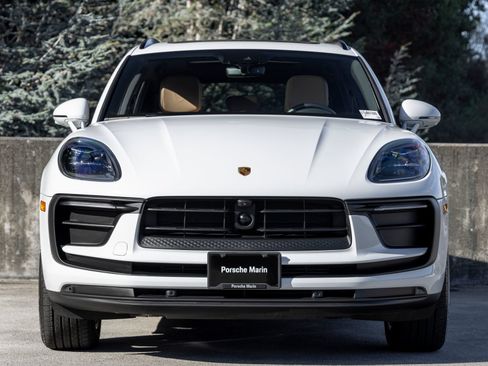 Certified 2026 Porsche Macan AWD/4WD image 8