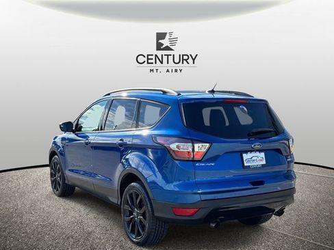 Used 2018 Ford Escape SE w/ SE Sport Appearance Package image 4