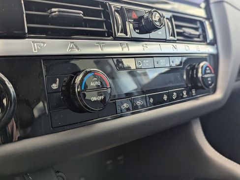 New 2026 Nissan Pathfinder SL image 29