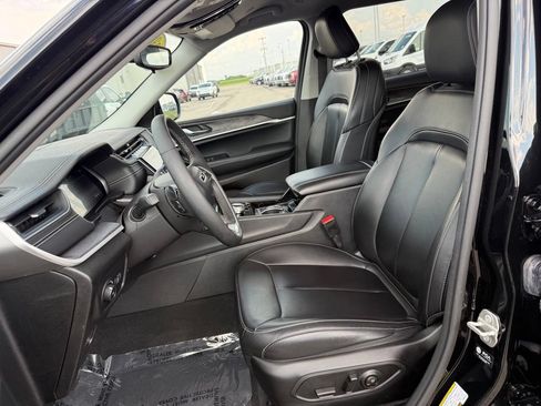 Used 2023 Jeep Grand Cherokee L Limited AWD/4WD image 5