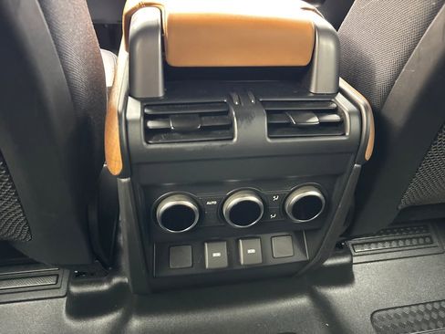 Used 2023 Land Rover Defender 110 X AWD/4WD image 59