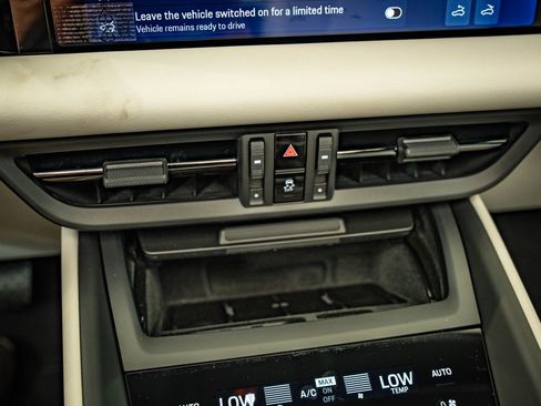 New 2026 Porsche Macan 4 Electric AWD/4WD image 38