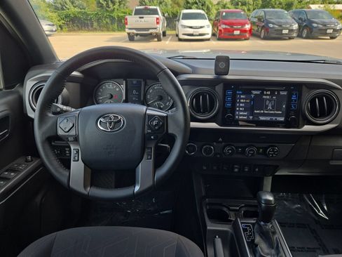 Used 2019 Toyota Tacoma TRD Off-Road w/ Technology Package AWD/4WD image 16