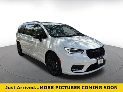 Used 2025 Chrysler Pacifica Limited
