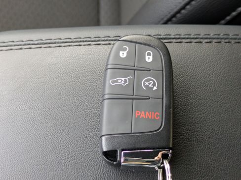 New 2026 Jeep Compass Latitude w/ Sun and Sound Group AWD/4WD image 34