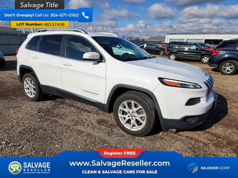 Used 2017 Jeep Cherokee Latitude w/ Cold Weather Group FWD image 5