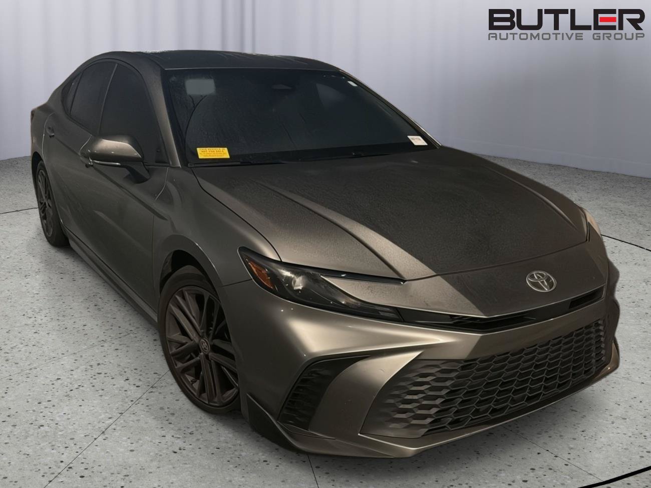 Used 2025 Toyota Camry SE w/ Convenience Package FWD image 2