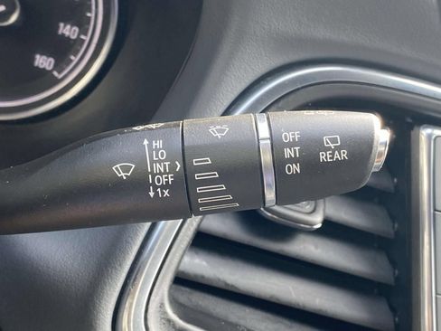 Used 2022 Buick Enclave Essence FWD image 23