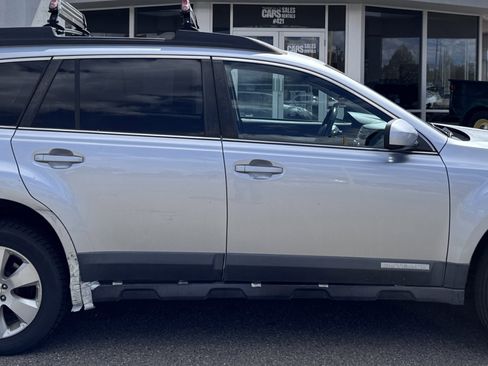 Used 2012 Subaru Outback 2.5i Premium w/ All-Weather Pkg AWD/4WD image 8