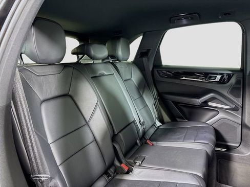 Used 2020 Porsche Cayenne AWD/4WD image 25