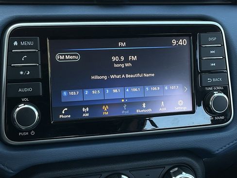 Used 2025 Nissan Versa SV image 28