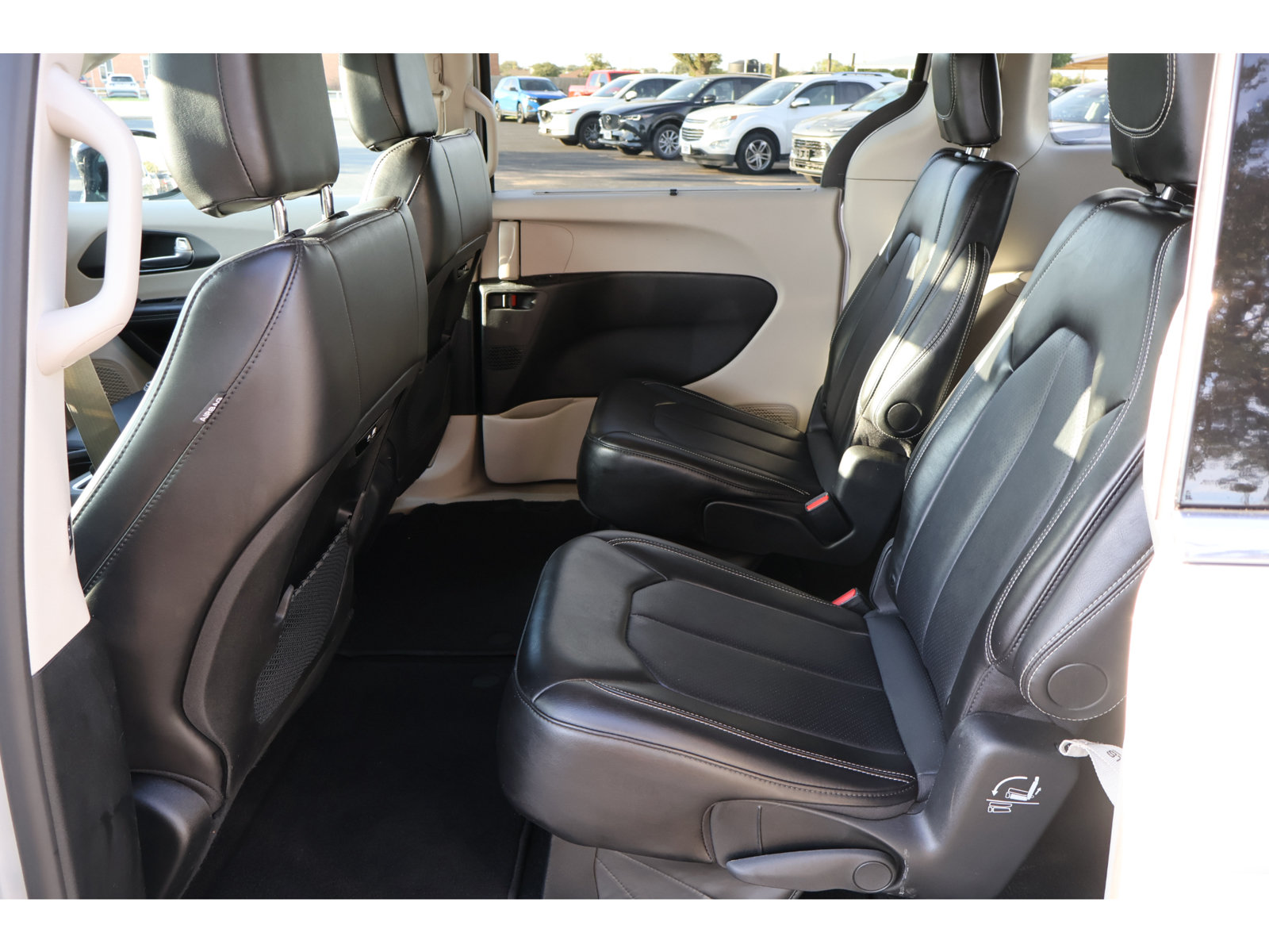Used 2024 Chrysler Pacifica Touring-L FWD image 20