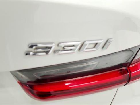 Used 2022 BMW 330i Sedan w/ Driving Assistance Package image 32