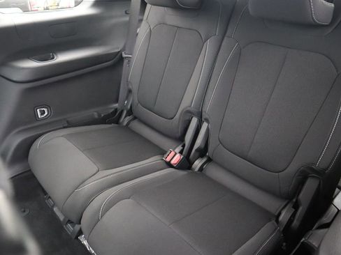 Used 2025 Jeep Grand Cherokee L Laredo image 10