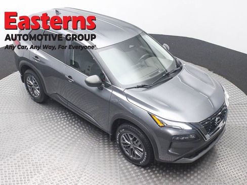 Used 2023 Nissan Rogue S AWD/4WD image 3