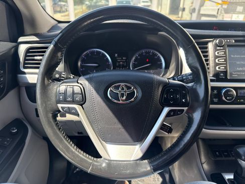 Used 2018 Toyota Highlander Limited Platinum AWD/4WD image 14