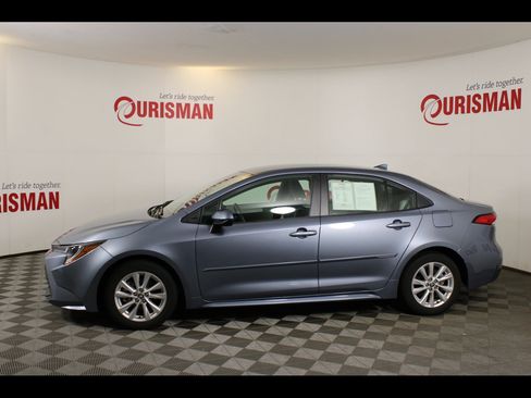 Used 2024 Toyota Corolla LE w/ LE Convenience Package FWD image 4