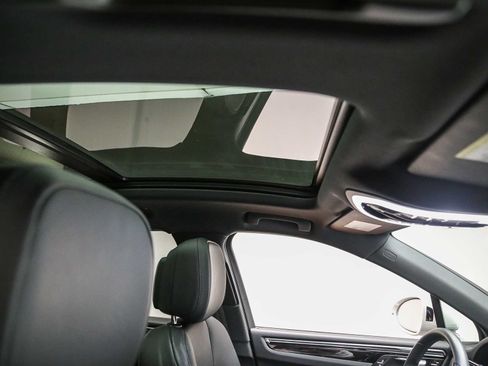 Certified 2026 Porsche Macan AWD/4WD image 21