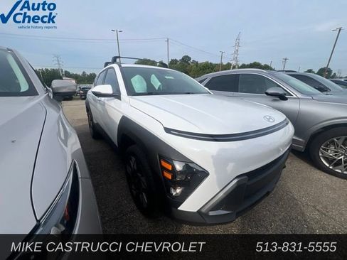 Used 2024 Hyundai Kona SEL AWD/4WD image 2