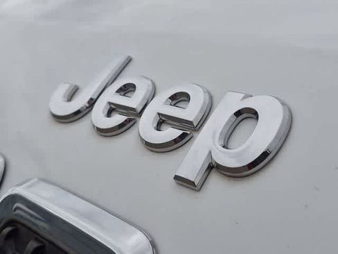 Used 2022 Jeep Cherokee Latitude Lux w/ Sun & Sound Group AWD/4WD image 12