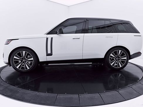 Used 2025 Land Rover Range Rover SE AWD/4WD image 11