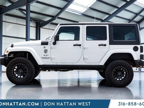 Used 2017 Jeep Wrangler Unlimited Sahara w/ Connectivity Group AWD/4WD image 2