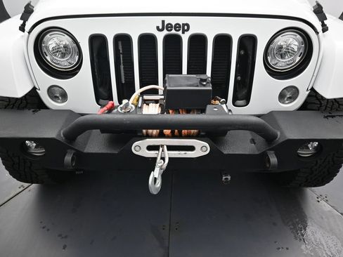 Used 2018 Jeep Wrangler Unlimited Sahara AWD/4WD image 30
